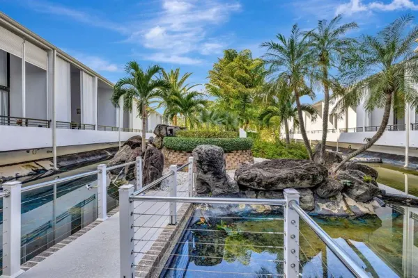 3589 S Ocean Boulevard 10, South Palm Beach, FL 33480