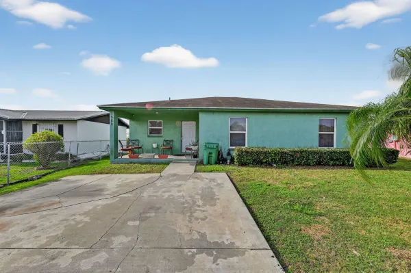 1582 Reverend Jesse Biggs Boulevard, Pahokee, FL 33476