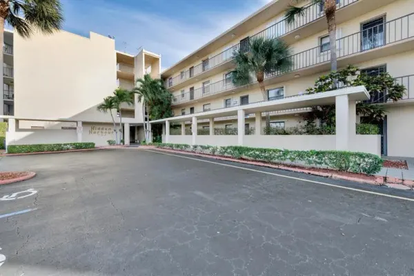 890 N Federal Highway 405, Lantana, FL 33462