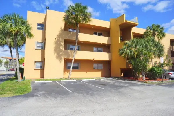 1891 SW 81st Avenue 202, North Lauderdale, FL 33068