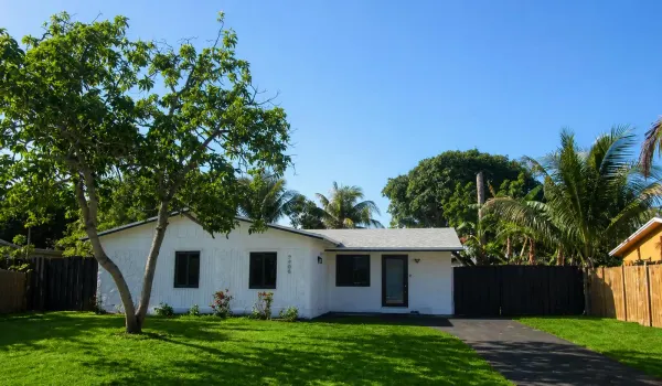 7708 SW 9th Street, North Lauderdale, FL 33068