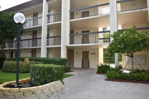 8415 Forest Hills Drive 305, Coral Springs, FL 33065