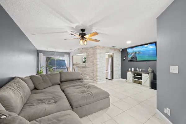 1928 E Discovery Cir Circle E, Deerfield Beach, FL 33442