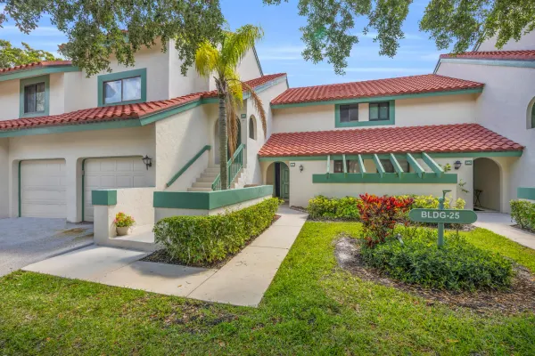 25 Lexington Lane W F, Palm Beach Gardens, FL 33418
