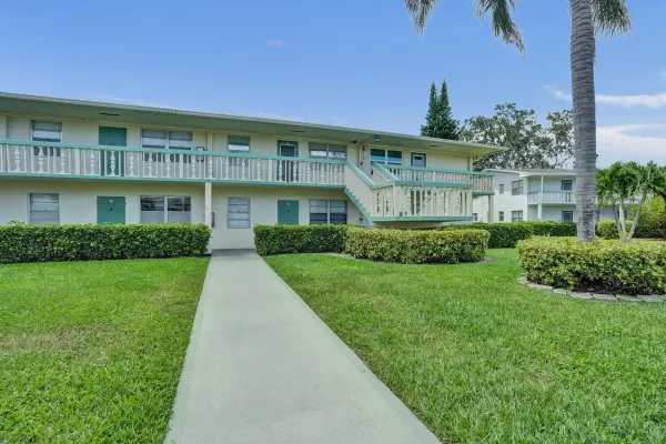 358 Oakridge T 358, Deerfield Beach, FL 33442