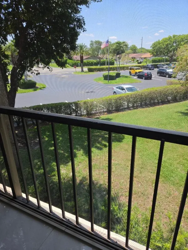 5310 Las Verdes Circle 220, Delray Beach, FL 33484