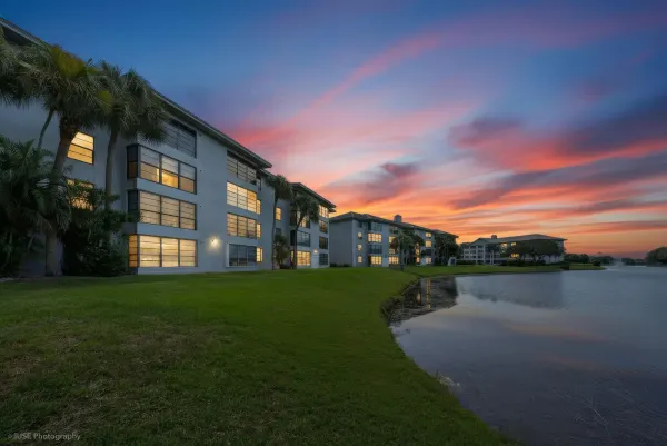 1528 Whitehall Drive 303, Davie, FL 33324