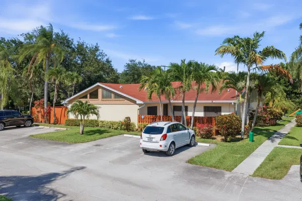 4353 Woodstock Drive N B, West Palm Beach, FL 33409