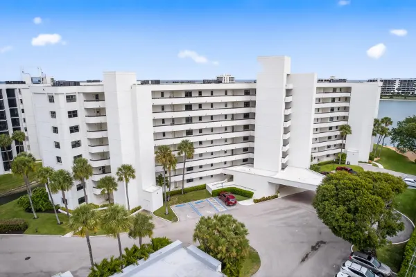 19800 Sandpointe Bay Drive 607, Tequesta, FL 33469