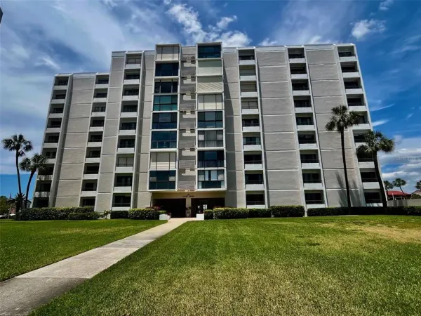 851 Bayway Boulevard, Unit 405, Clearwater Beach, FL, 33767