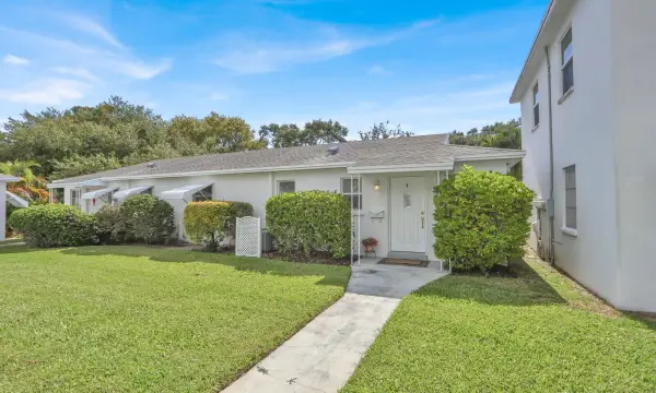 10084 Meridian Way N 4, Palm Beach Gardens, FL 33410