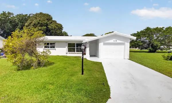 105 NW 8th Place, Boynton Beach, FL 33426