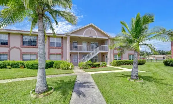 4925 Myrtle Oak Drive, Unit 25, New Port Richey, FL, 34653
